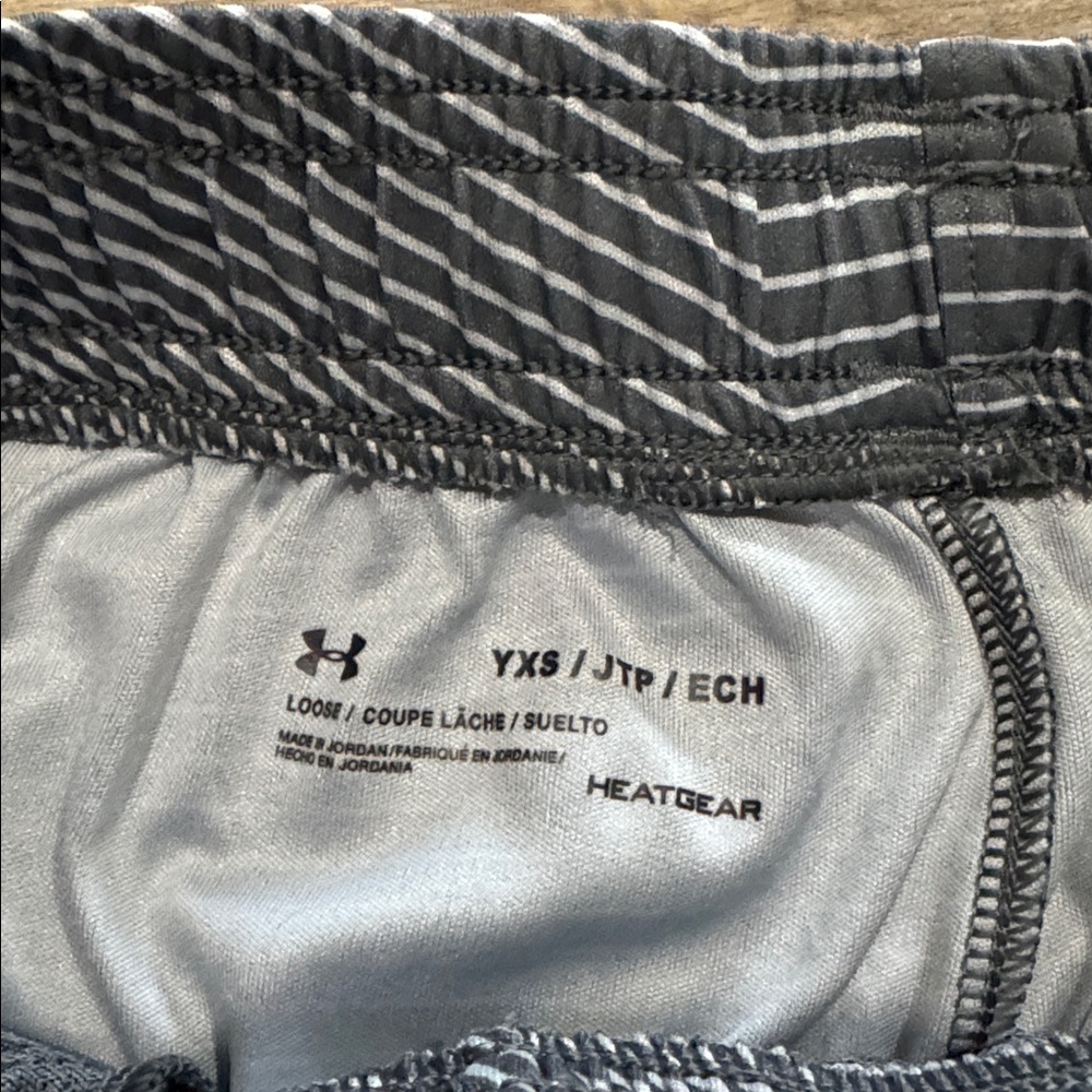 BOGO! Boys Under Armour athletic wear outfit - Picture 8 of 8